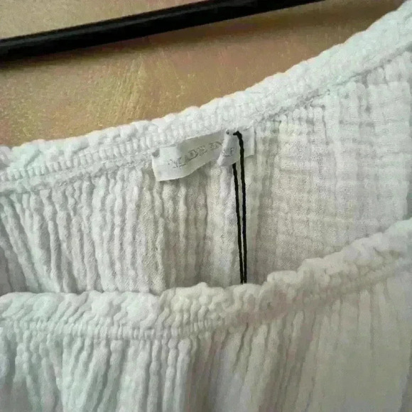 Elegant White Off-Shoulder Dress - Picture 5 of 15